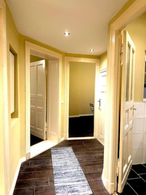 Schoenes Grosses Apartment Im Zentrum Berlins Exterior foto